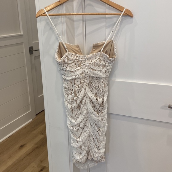 Selfie Leslie Shea V-Bust Ruched Lace Mini Dress White Small NWT SOLD OUT - Picture 7 of 10